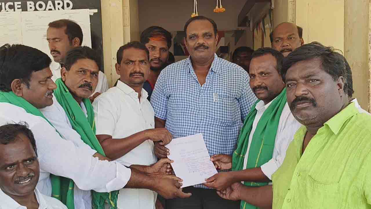 హామీలు అమలు చేయాలి