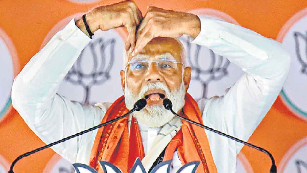 ముస్లింల ఓట్ల కోసం ముజ్రా చేస్తారు
