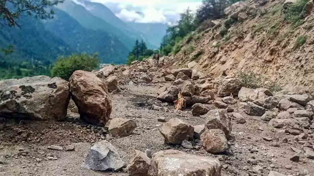 Landslide | ఘోర ప్రమాదం.. కొండచరియలు విరిగిపడి 100 మందికిపైగా మృతి