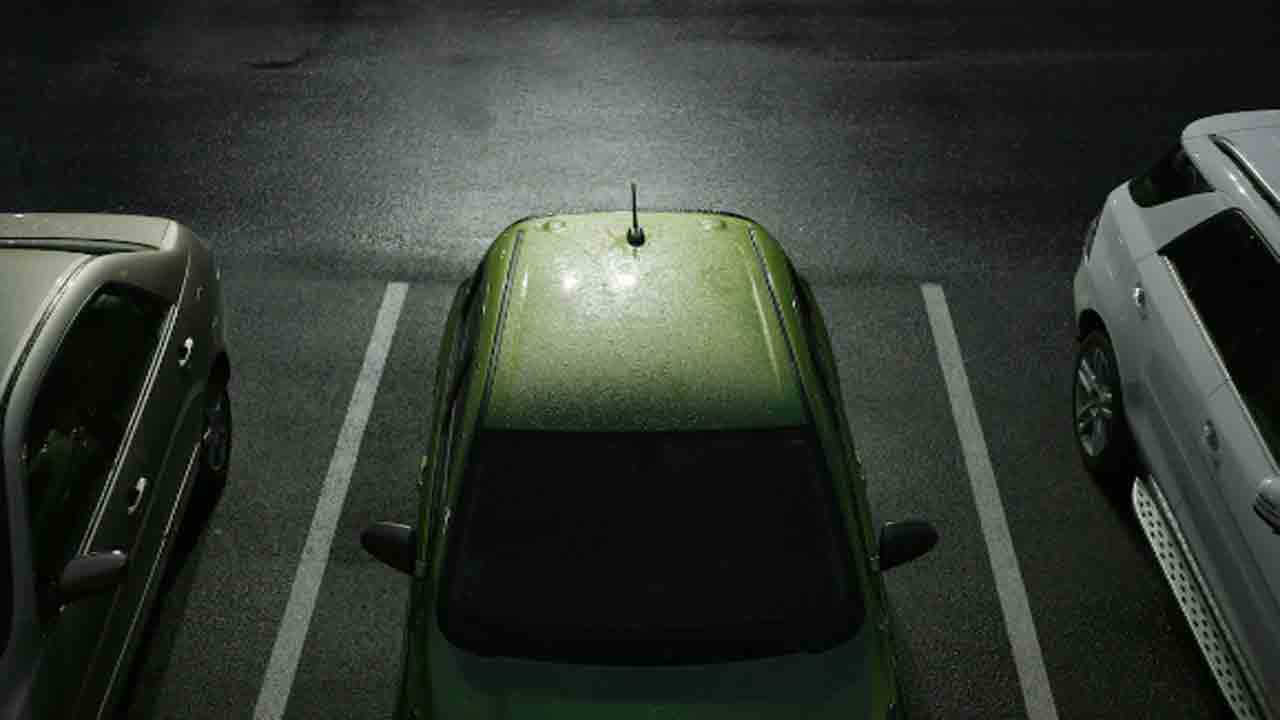 Parents Forget Child In Car | కుమార్తెను కారులో వదిలేసి పెళ్లికెళ్లిన పేరెంట్స్‌.. ఊపిరాడక చిన్నారి   మృతి