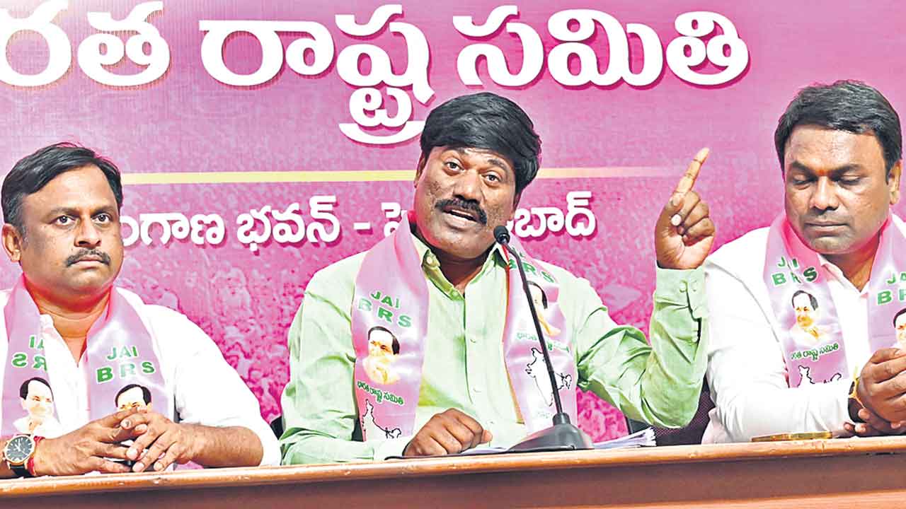 ఢిల్లీకి డబ్బు సంచులు