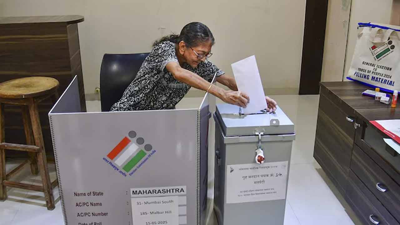 నాలుగు దశల్లో 67% పోలింగ్‌: ఈసీ