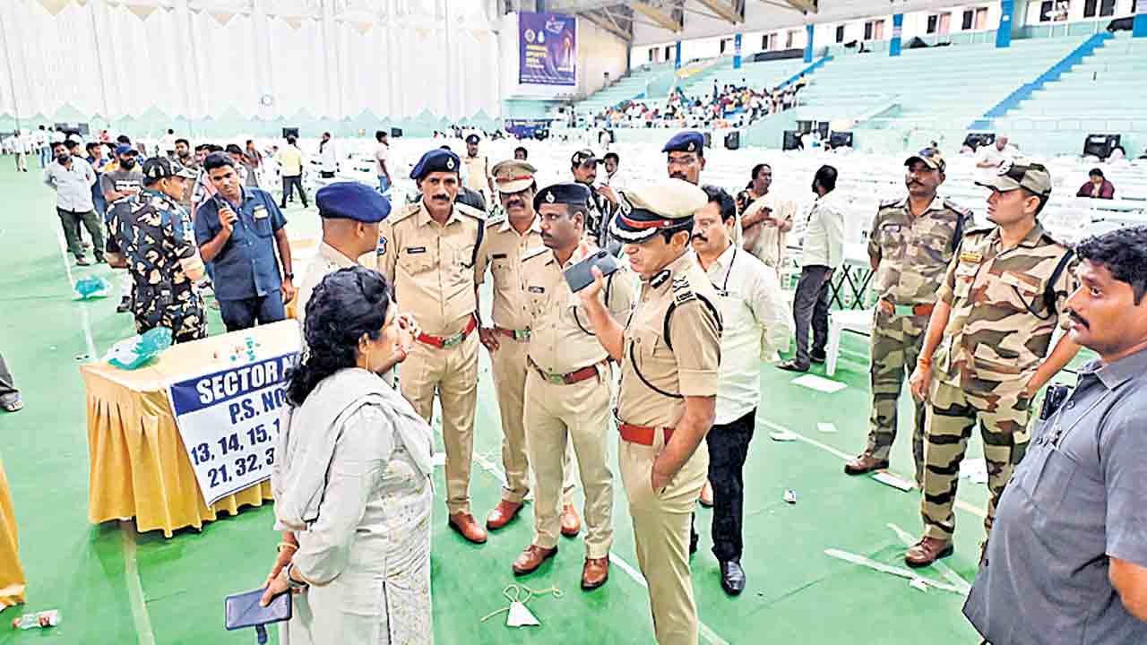 పోలింగ్కు సర్వం సిద్ధం