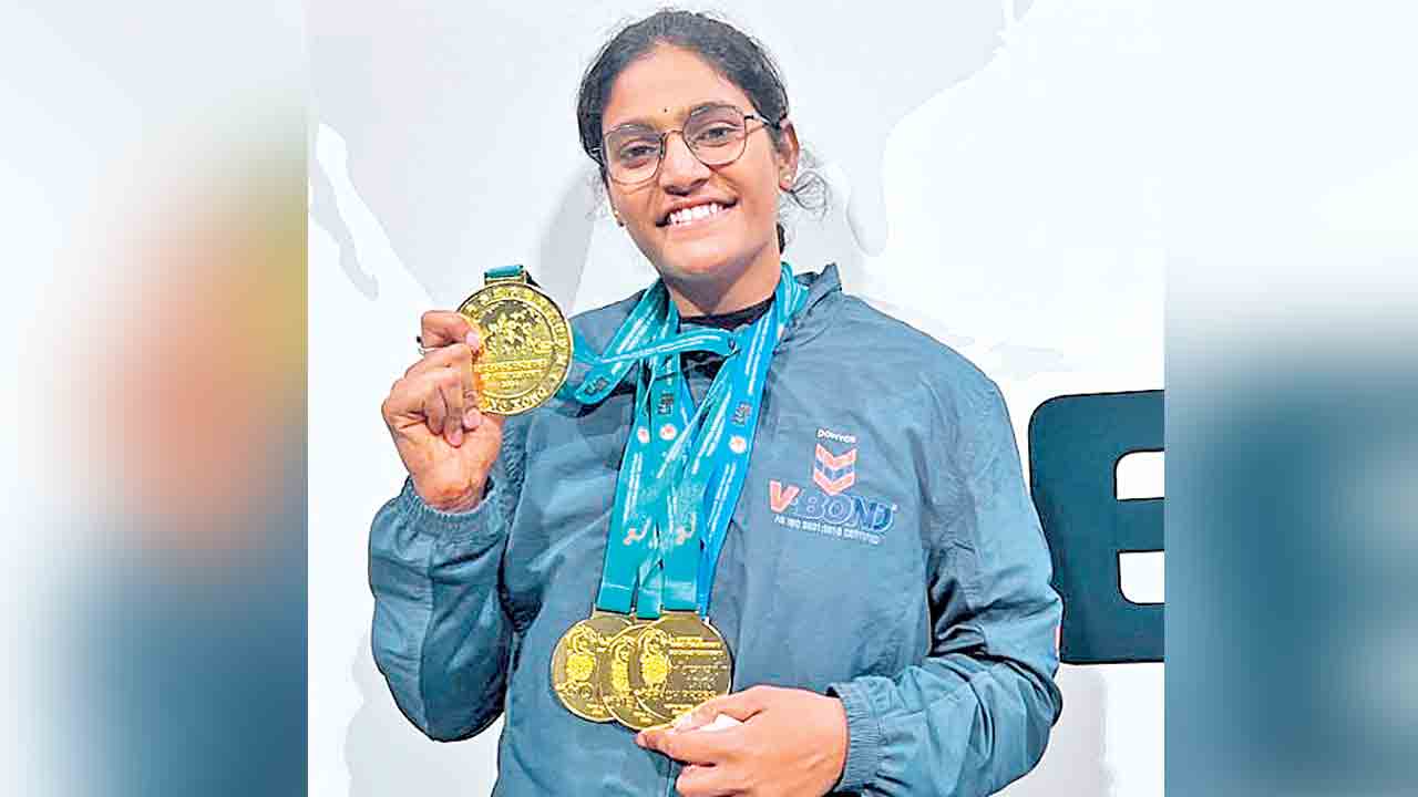 పవర్‌ లిఫ్టింగ్‌లో మెరిసిన ఏఎంఎస్‌ విద్యార్థిని