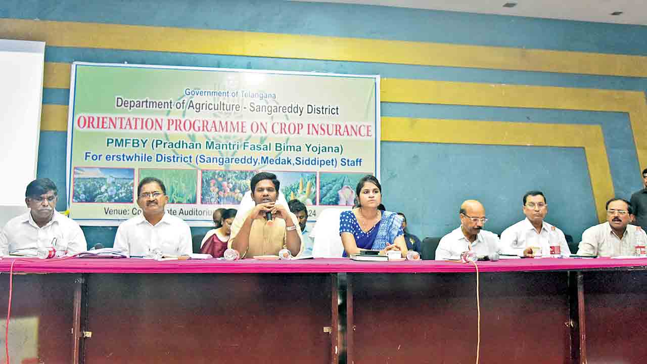 రైతులను ఆదుకునేందుకే పంటల బీమా