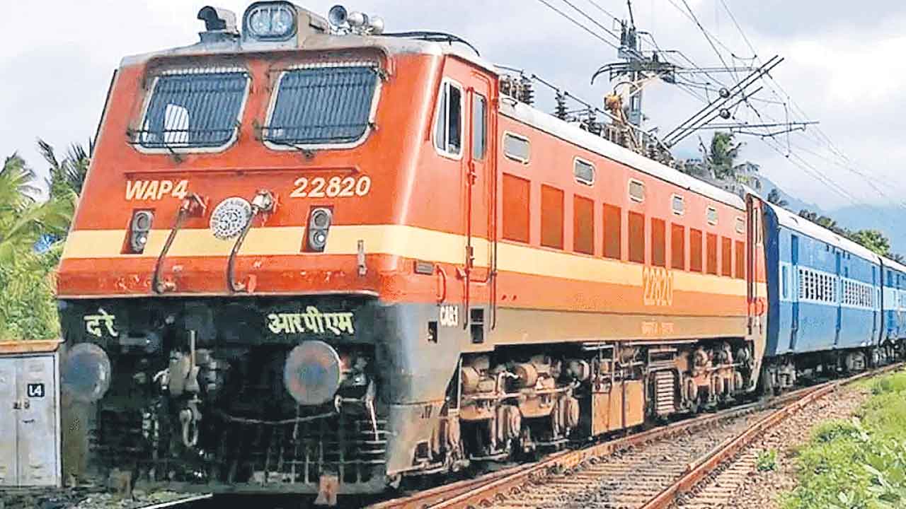 Train | సామాన్యుడి నేల విమానం సమాధి.. కేంద్రం నిర్వాకంతో ప్రైవేటు చేతుల్లోకి రైలుబండి