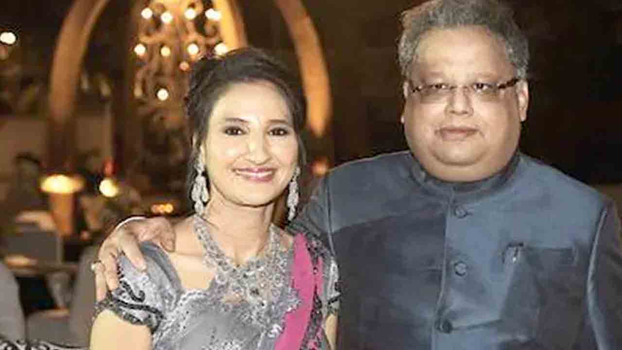 Rakesh Jhunjhunwala | టైటాన్ దెబ్బతో ఝున్‌ఝున్ వాలా సతీమణికి రూ.800 కోట్ల లాస్