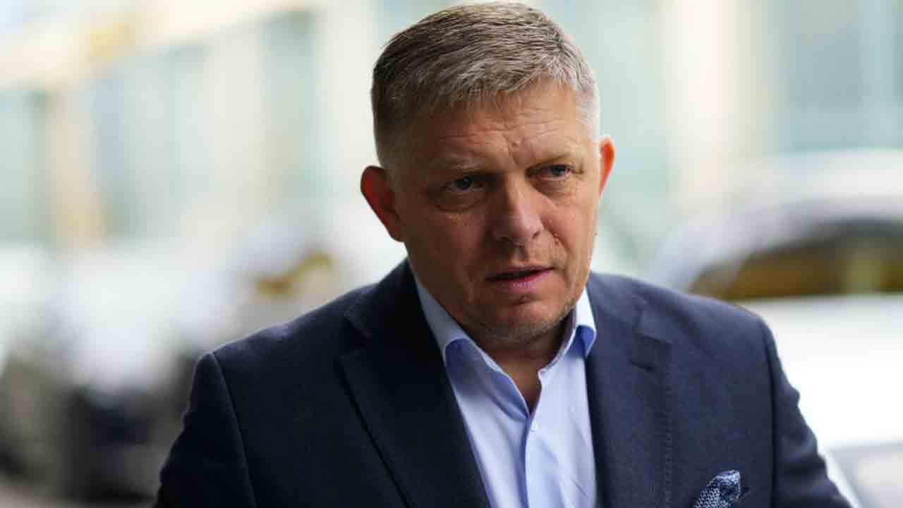 Slovakia PM Attack | స్లావేకియా ప్రధానిరాబర్ట్ ఫికోపై కాల్పులు.. దవాఖానకు తరలింపు..!