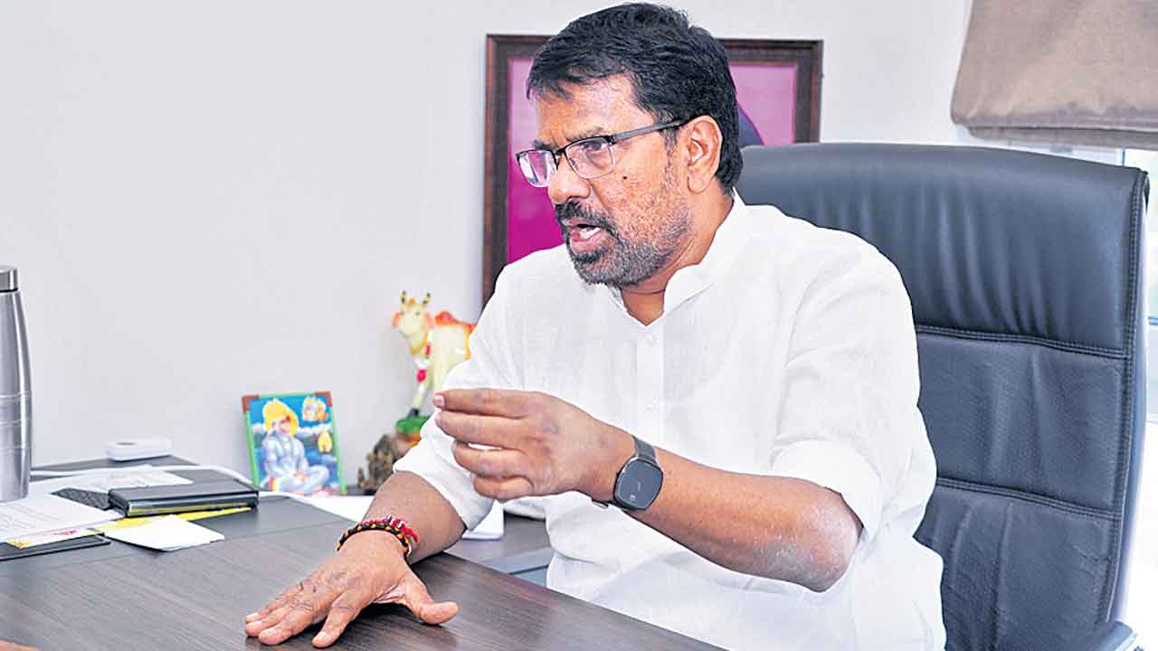 స్థానికుడిని.. ప్రజలకు సేవకుడిని!