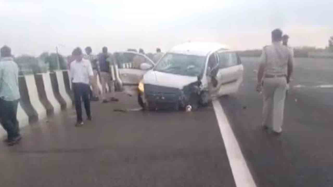 Accident | ఘోర రోడ్డు ప్రమాదం.. కారును ట్రక్కు ఢీ కొట్టడంతో ముగ్గురు మృతి