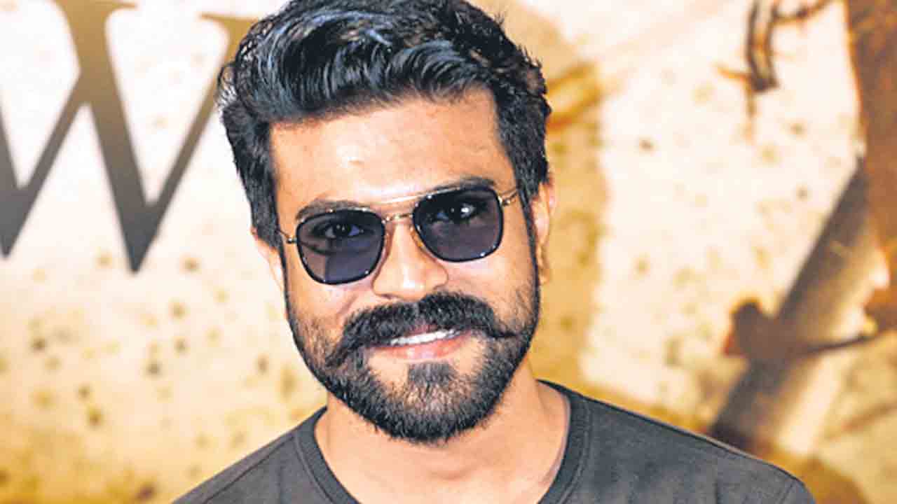 కల్ట్‌ డైరెక్టర్‌తో కమిటయ్యాడా?