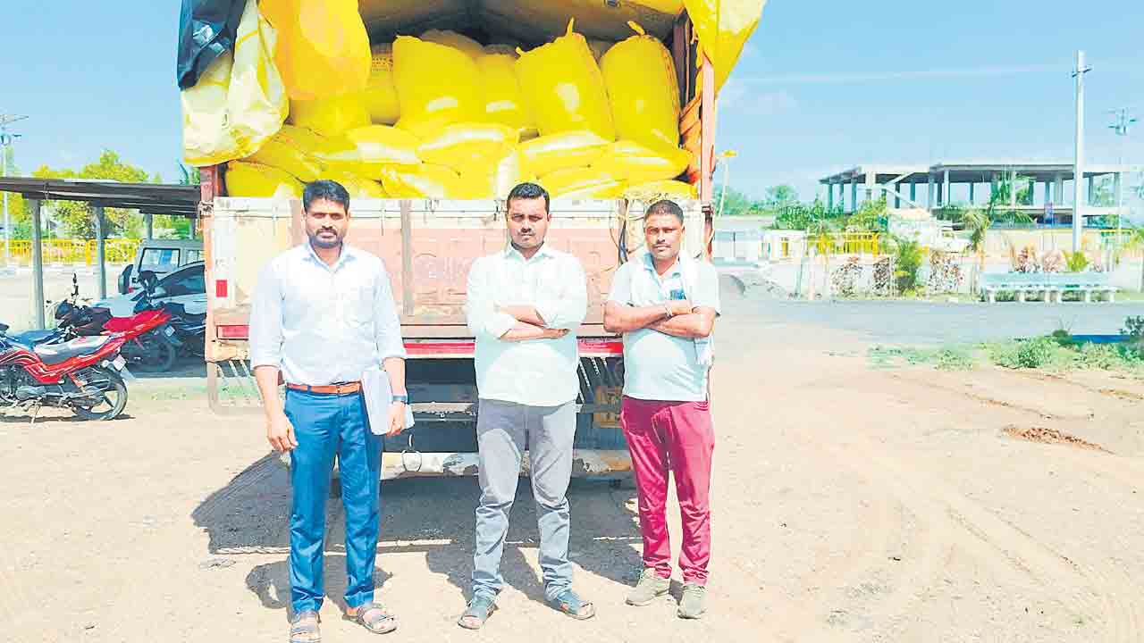 రేషన్‌ బియ్యం పట్టివేత