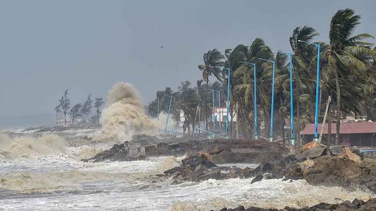 Cyclone | తుఫానుగా మారనున్న వాయుగుండం.. ఆదివారం తీరం దాటే అవకాశం