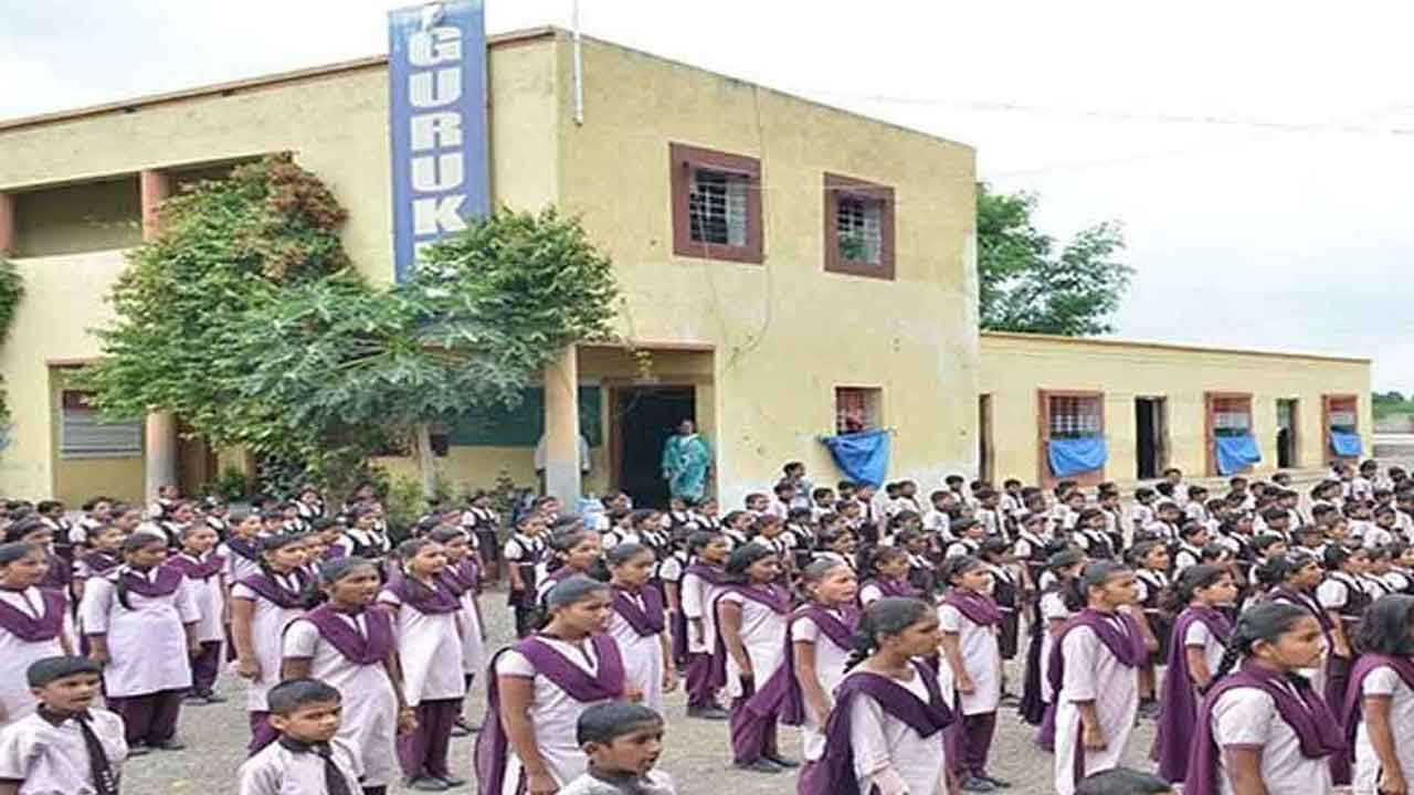 ఎస్సీ గురుకులాల పదోన్నతుల సమస్యను పరిష్కరించండి