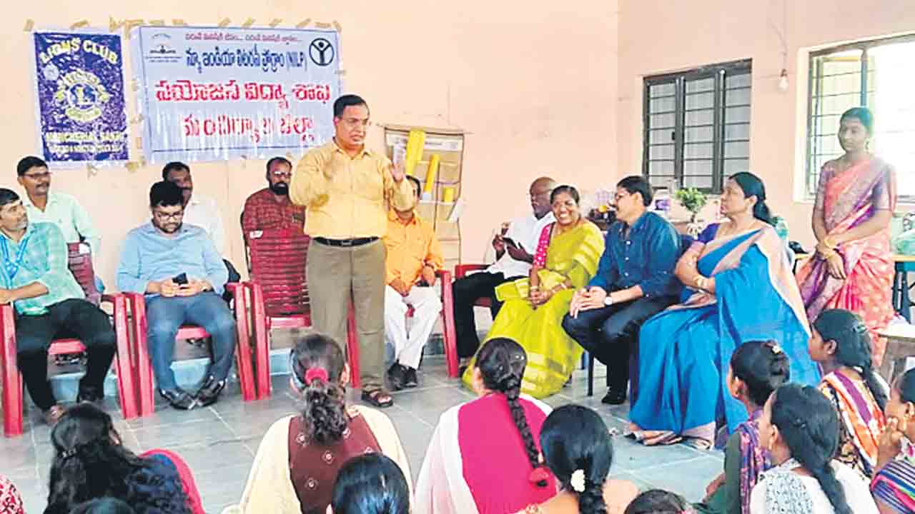 అక్షరాస్యత కార్యక్రమం నిరంతరం