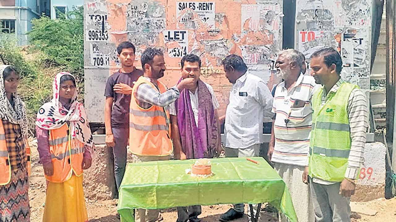 బాధ్యతగా నిలిచి.. స్వచ్ఛతగా మార్చి