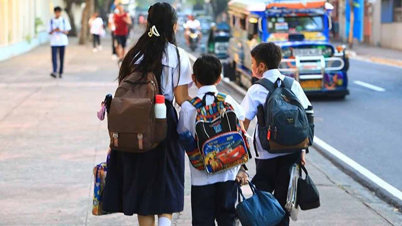 School Fees | ఇక సర్కారు చేతిలో ప్రైవేటు బడి ఫీజు..!