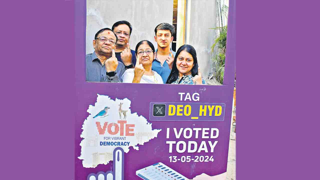 Lok Sabha Elections | ఓటేసి చైతన్యం చాటారు.. సోషల్‌ మీడియాలో సెల్ఫీట్రెండ్‌