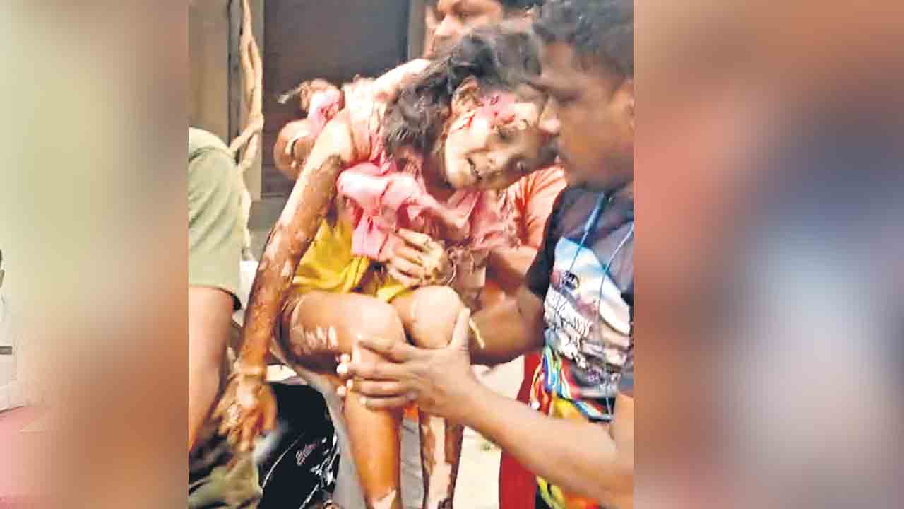 ఆడుకుంటున్న పాప.. అంతలోనే..