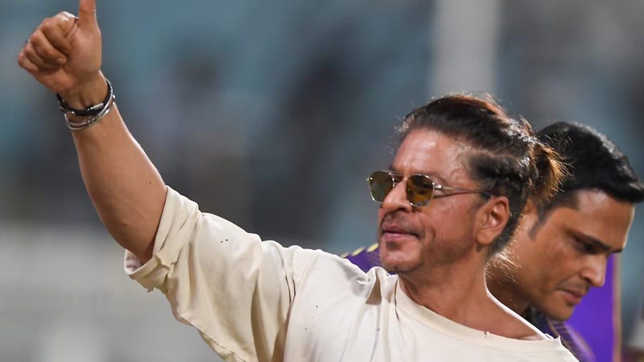 Shah Rukh Khan | అస్వస్థతకు గురైన బాలీవుడ్ సూపర్ స్టార్ షారుక్ ఖాన్.. అహ్మదాబాద్ ఆసుపత్రిలో చేరిక..!