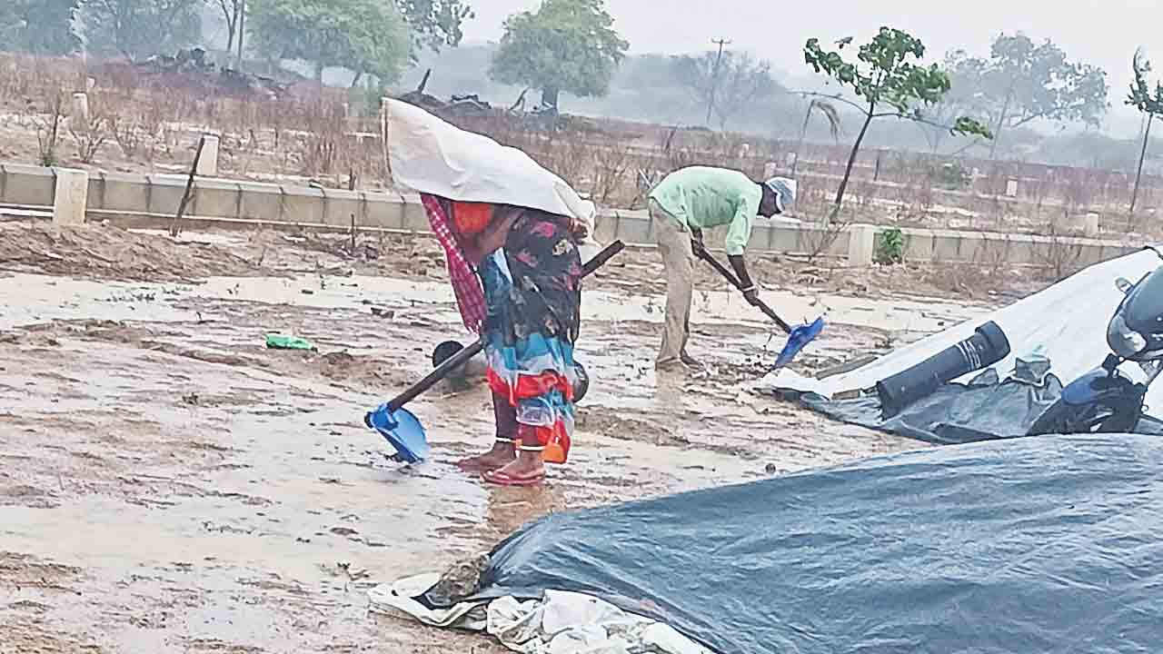 శివ్వంపేటలో భారీ వర్షం