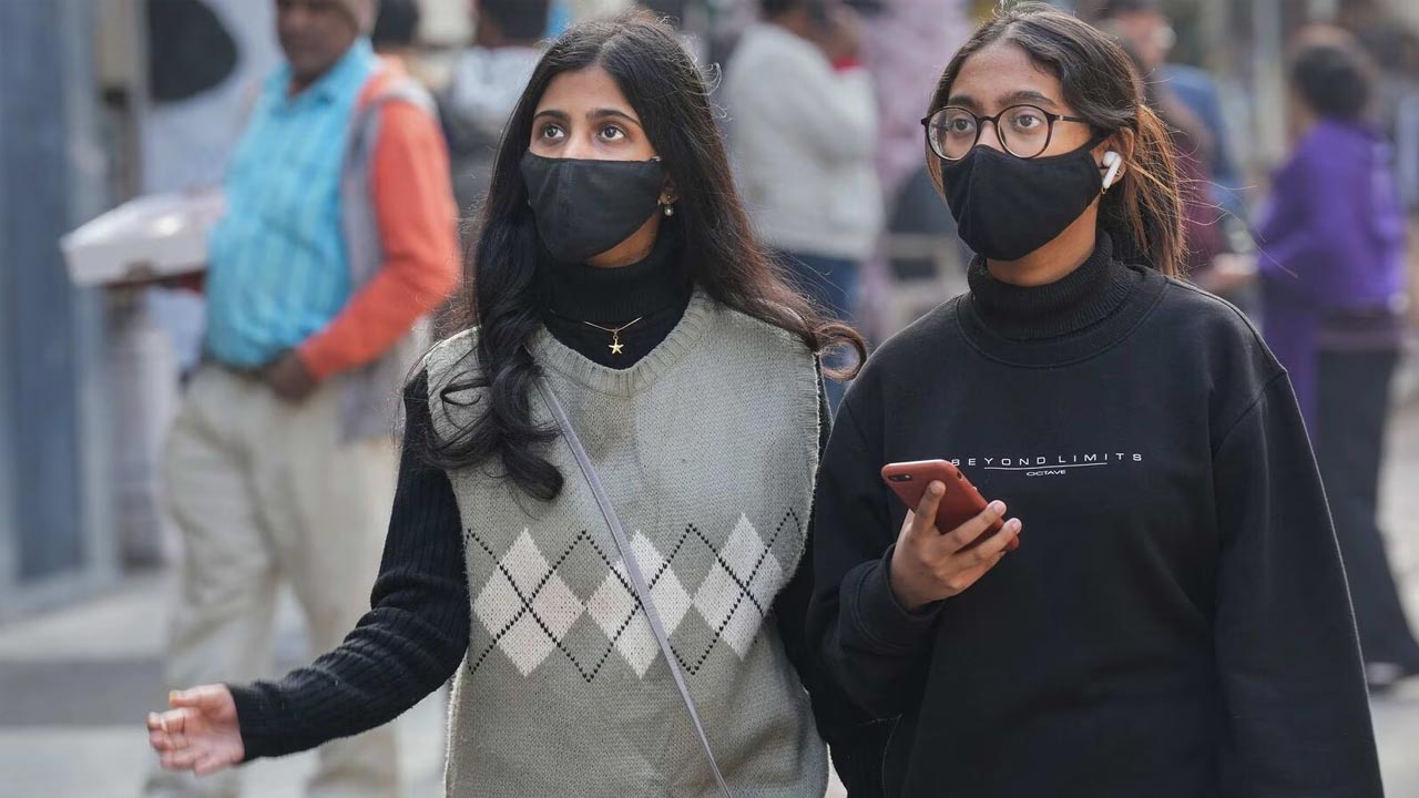 Covid-19 | మళ్లీ జడలు విప్పుతున్న కరోనా.. మళ్లీ మాస్క్‌ ధరించాలని సూచించిన ఆరోగ్య మంత్రిత్వ శాఖ