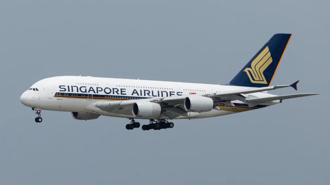 Singapore Airlines | రికార్డు స్థాయిలో లాభాలు.. ఉద్యోగులకు బోనస్‌గా 8 నెలల జీతం