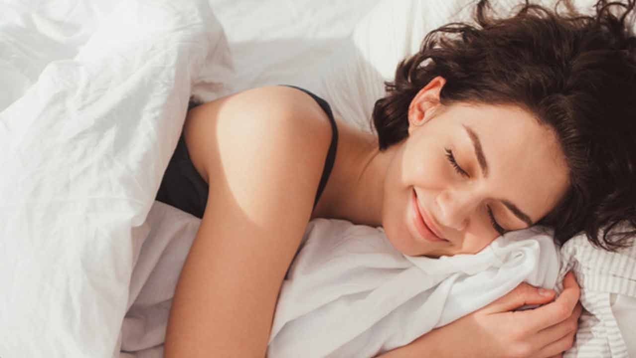 Sleeping Tips | మీరు ఏ వైపు తిరిగి పడుకుంటున్నారు?