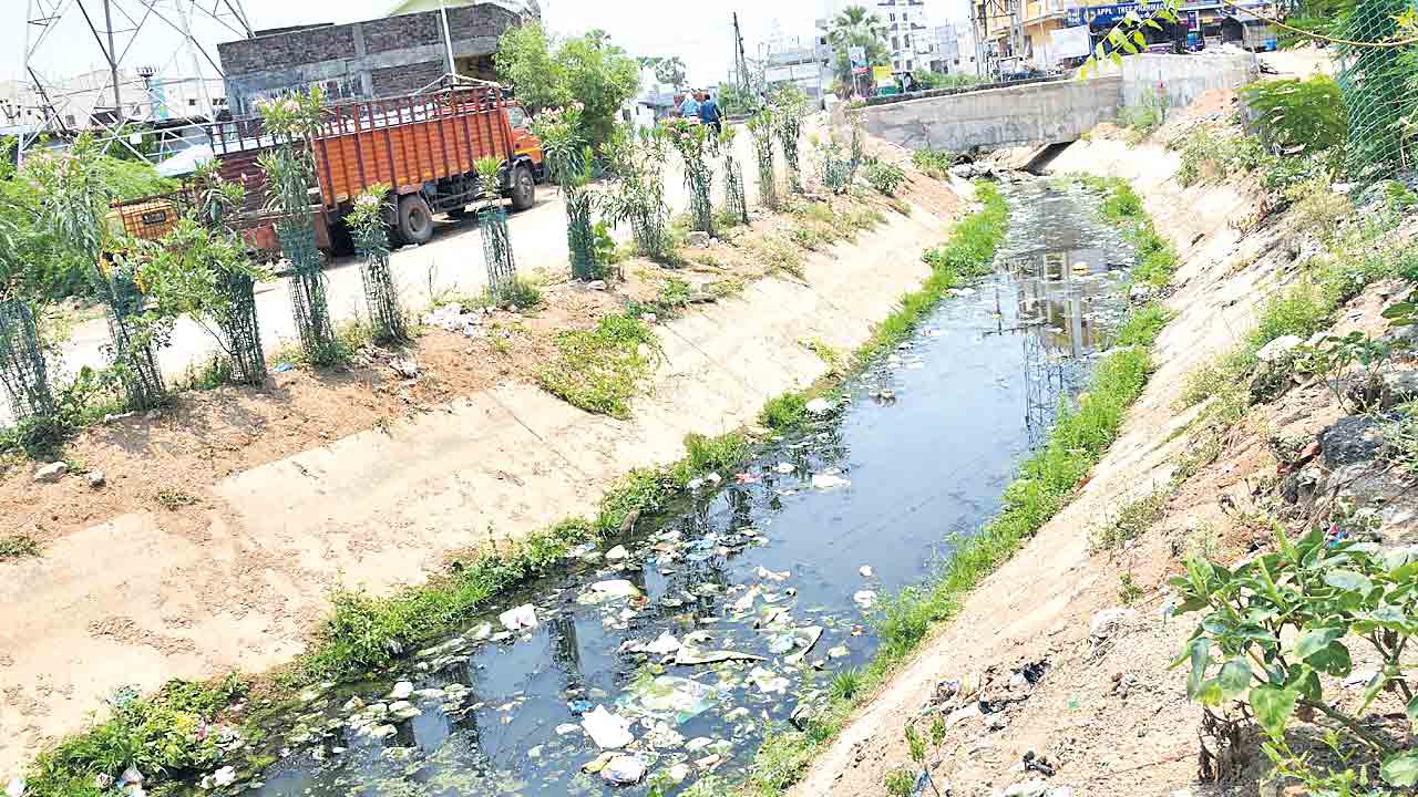 ఎస్సారెస్పీ కాలువలో బల్దియా పనులా..