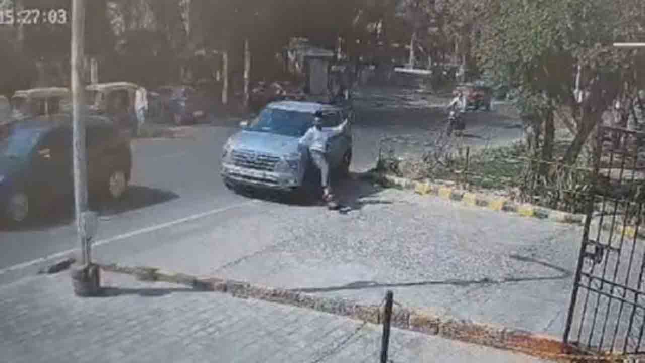 Student Rammed By Car | రోడ్డు దాటుతున్న విద్యార్థి.. తర్వాత ఏం జరిగిందంటే?
