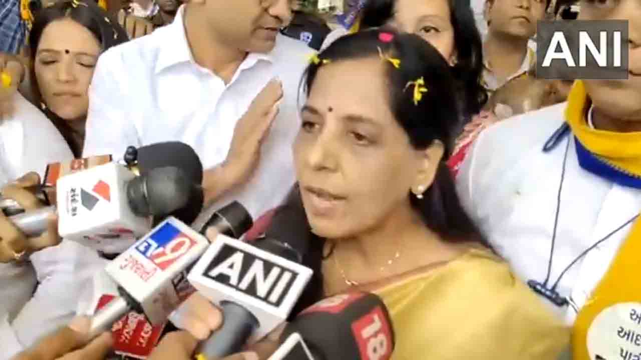 Sunita Kejriwal | ఎన్నికల సమయంలో కేజ్రీవాల్‌ గొంతు ప్రజల్లోకి వెళ్లకుండా చేశారు : సునీతా కేజ్రీవాల్‌