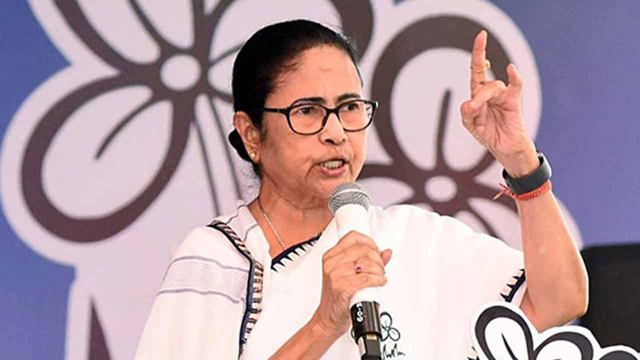 Mamata Banerjee | దేవుడు పంపిన వాళ్లు ఇలాంటి పనులు చేస్తారా..? : ప్రధాని మోదీపై బెంగాల్ సీఎం ఫైర్