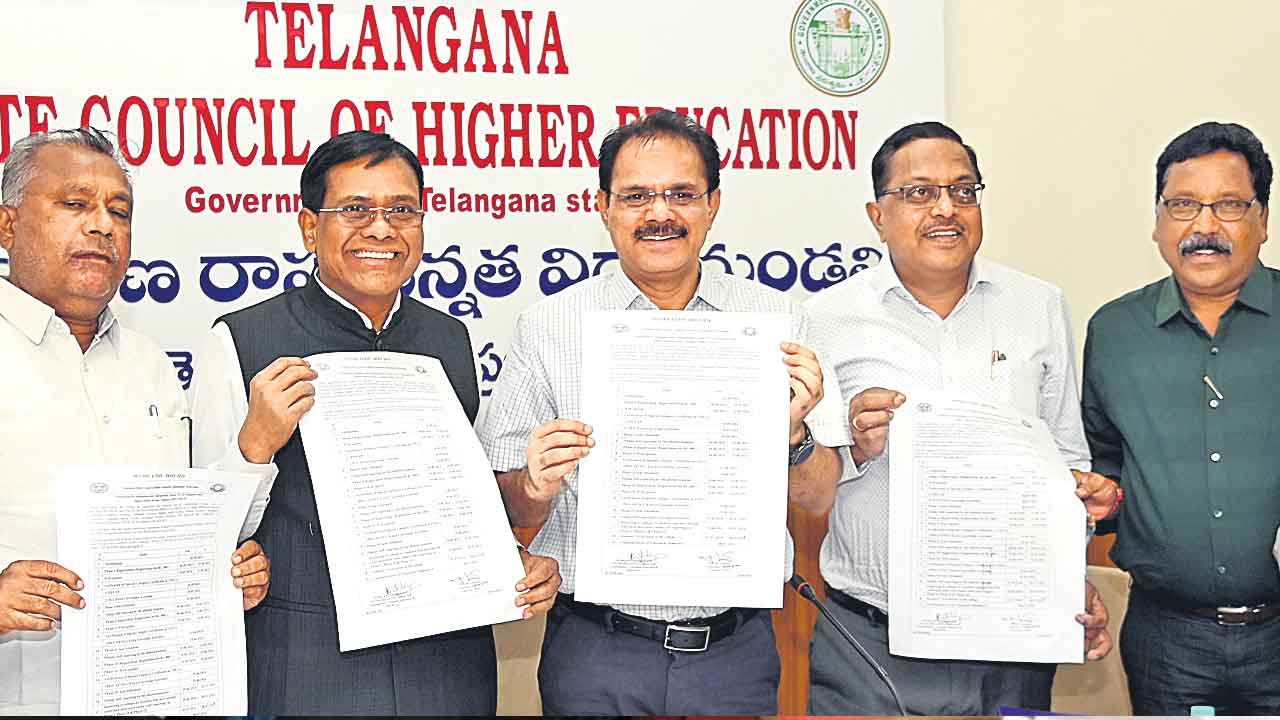 6 నుంచి దోస్త్‌ రిజిస్ట్రేషన్లు.. మూడు విడతల్లో సీట్ల భర్తీ