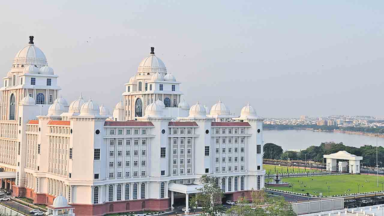 హెచ్‌ఎండీఏకు తెలంగాణ అమరుల స్మారకం అప్పగింత