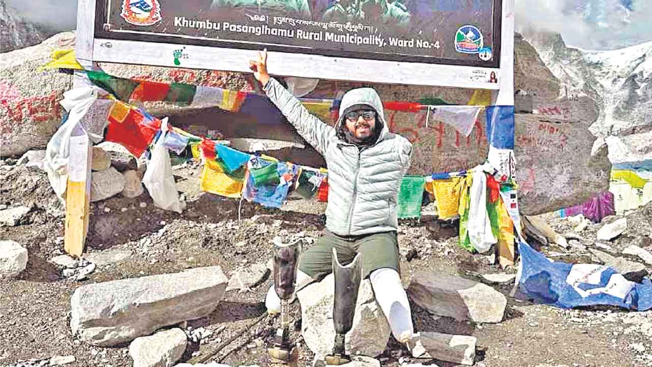 కాళ్లూ, చేయి లేకున్నా..