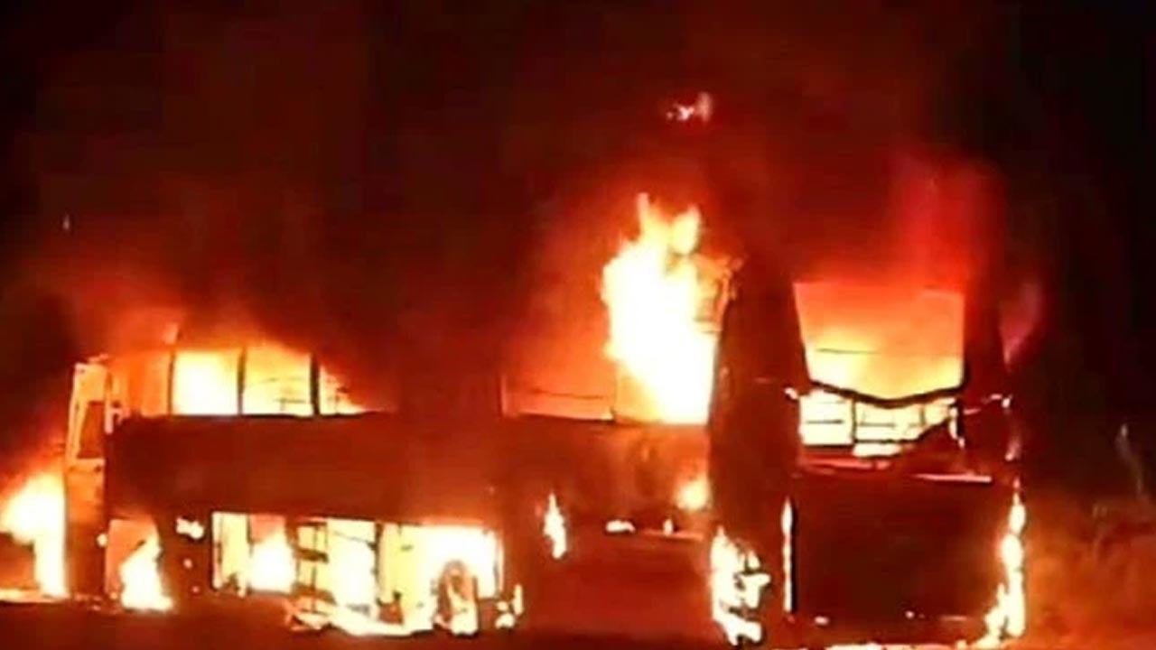 Road accident | పల్నాడులో ఘోరం.. ట్రావెల్స్‌ బస్సును ఢీకొట్టిన టిప్పర్‌.. మంటల్లో ఐదుగురు సజీవదహనం