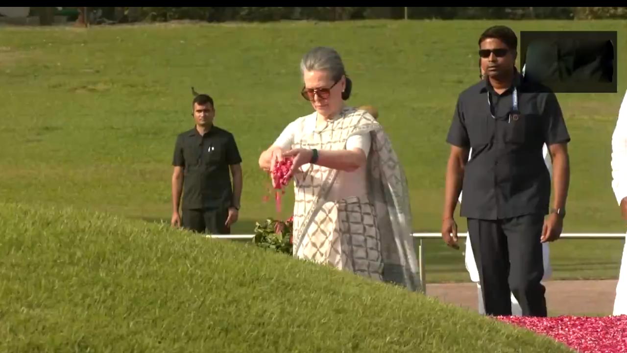 Tribute | భారత తొలి ప్రధాని నెహ్రూకు ఖర్గే, సోనియా నివాళులు.. Video