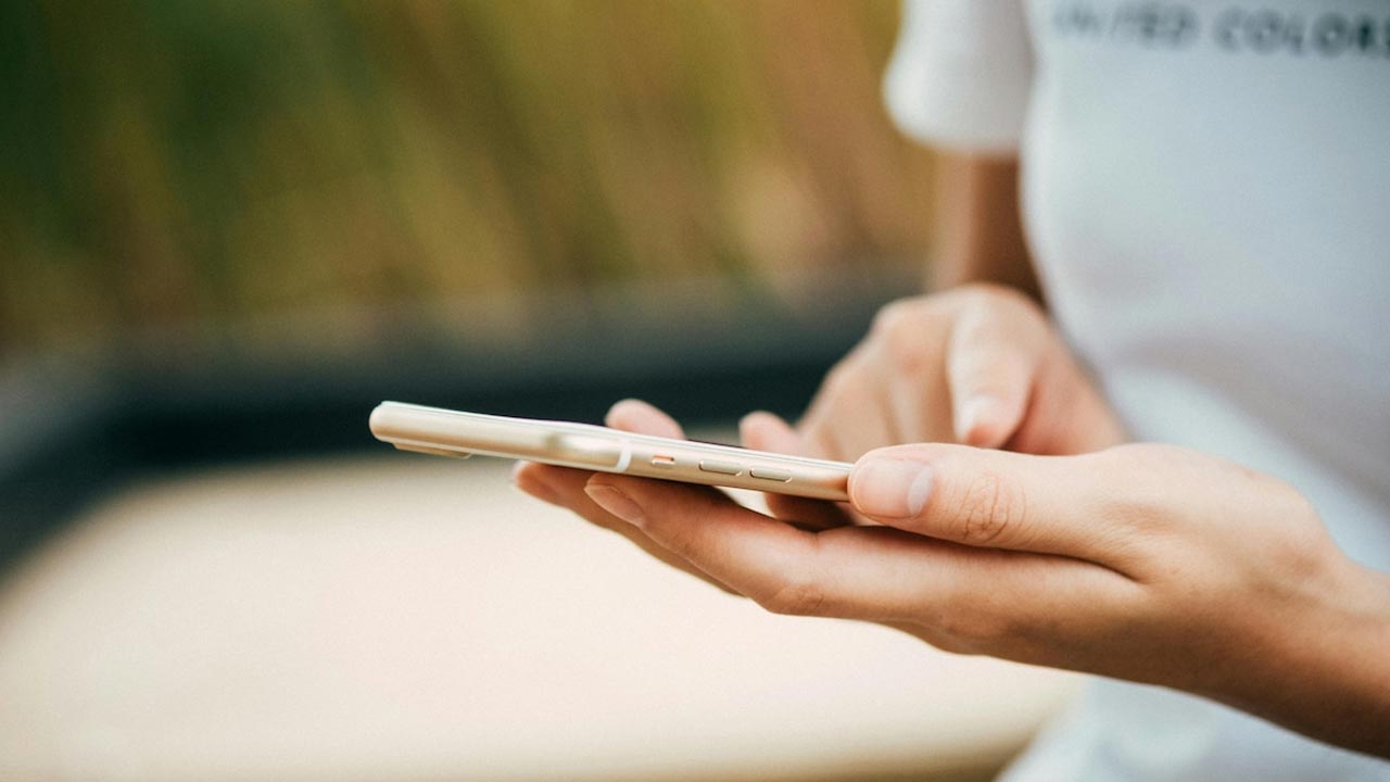 Electric Shock | ఫోన్‌ తీసుకున్నాడని భర్తకు కరెంట్‌ షాక్‌..