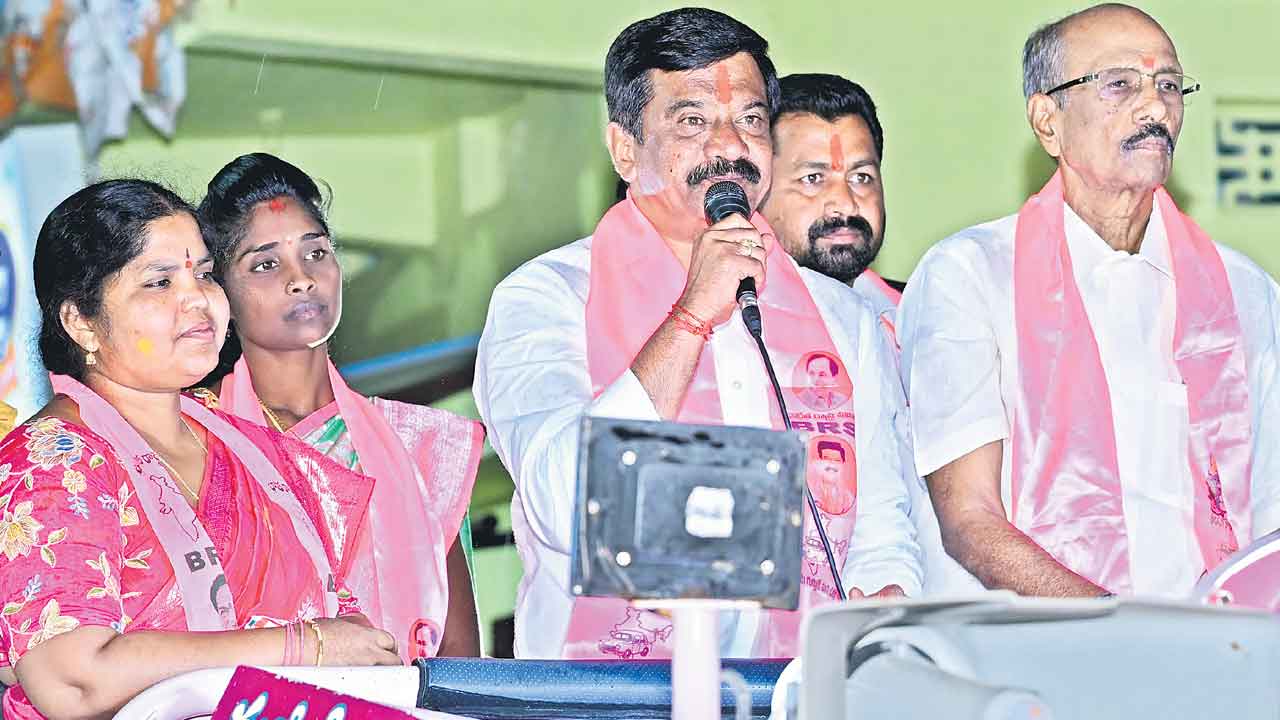 హామీలపై కాంగ్రెస్‌, బీజేపీని నిలదీయండి