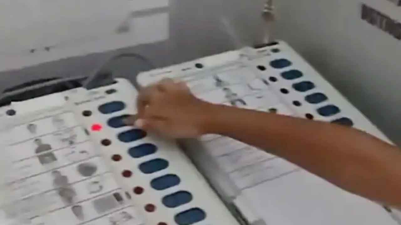 8 సార్లు ఓటేసిన బీజేపీ నేత కుమారుడి అరెస్టు