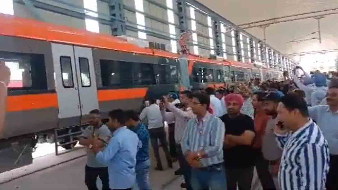 Vande Bharat Metro | వందే భారత్‌ మెట్రో ఫస్ట్‌ లుక్ చూశారా‌..? వీడియో వైరల్‌