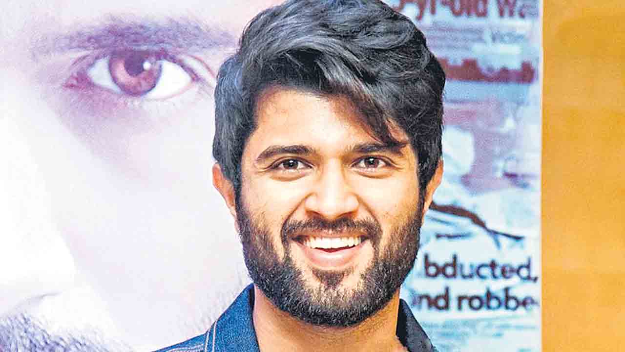 Vijay Devarakonda | పీరియాడిక్‌ యాక్షన్‌ డ్రామాలో విజయ్‌ దేవరకొండ ద్విపాత్రాభినయం