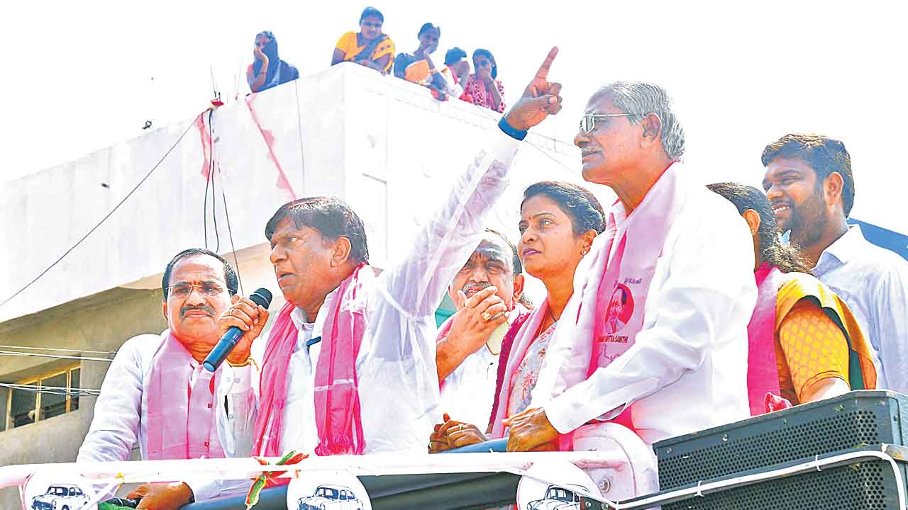 గ్యారెంటీల పేరిట కాంగ్రెస్‌ మోసం