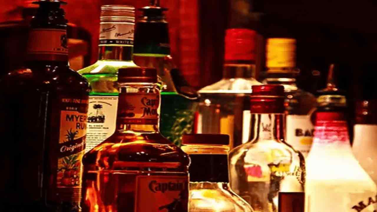 GHMC | హైదరాబాద్‌లో అక్రమంగా తరలిస్తున్న 4 వేల లీటర్ల మద్యం సీజ్‌..