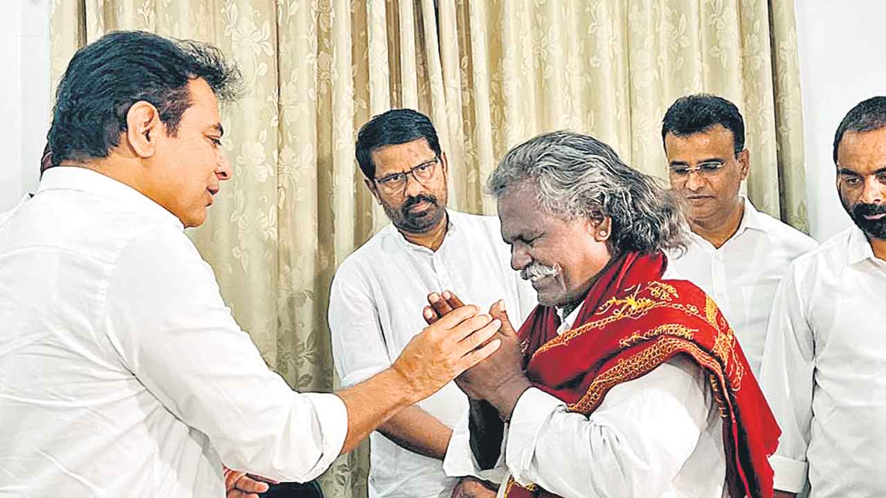 పద్మశ్రీ మొగులయ్యకు కేటీఆర్‌ సాయం