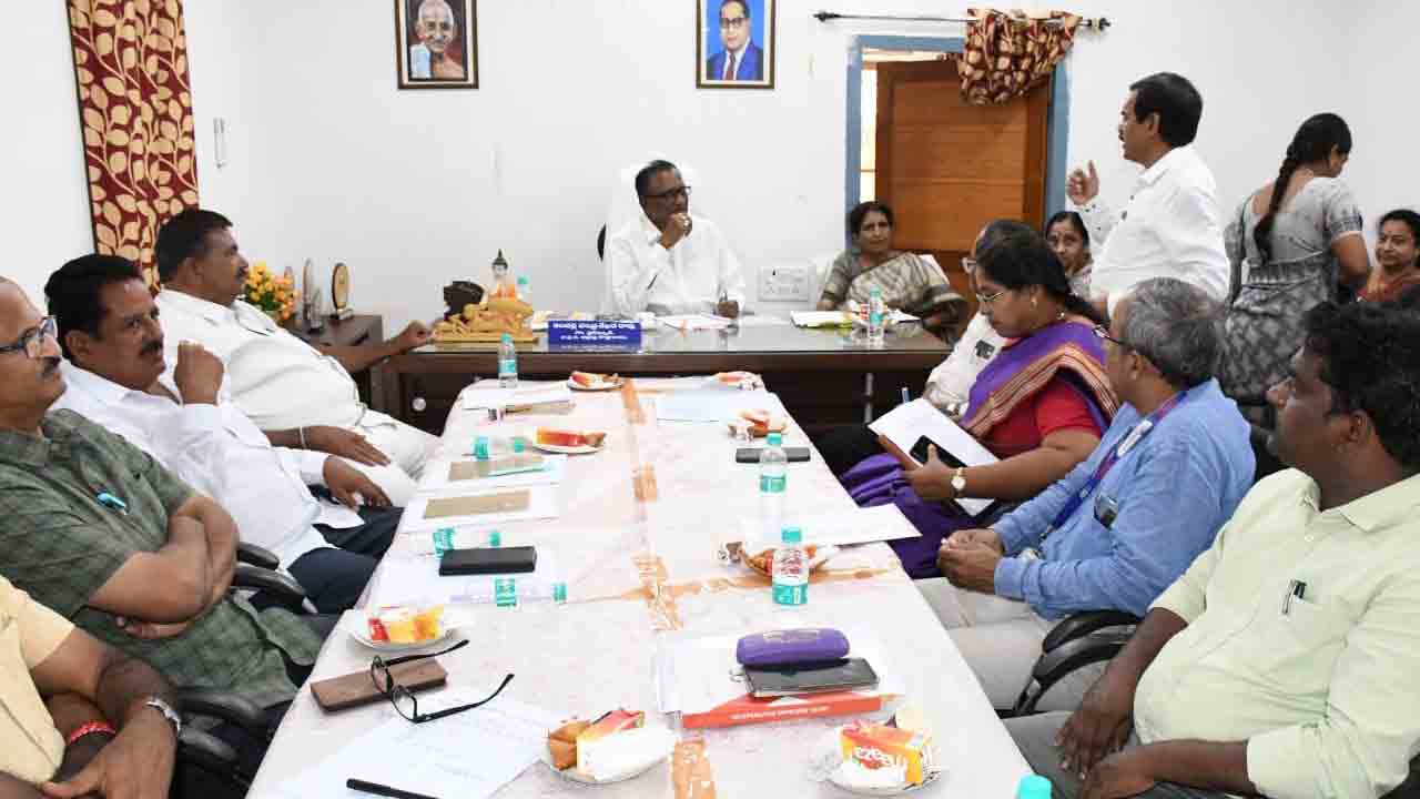 ‘డబుల్‌’ ఇళ్లను పూర్తి చేయాలి