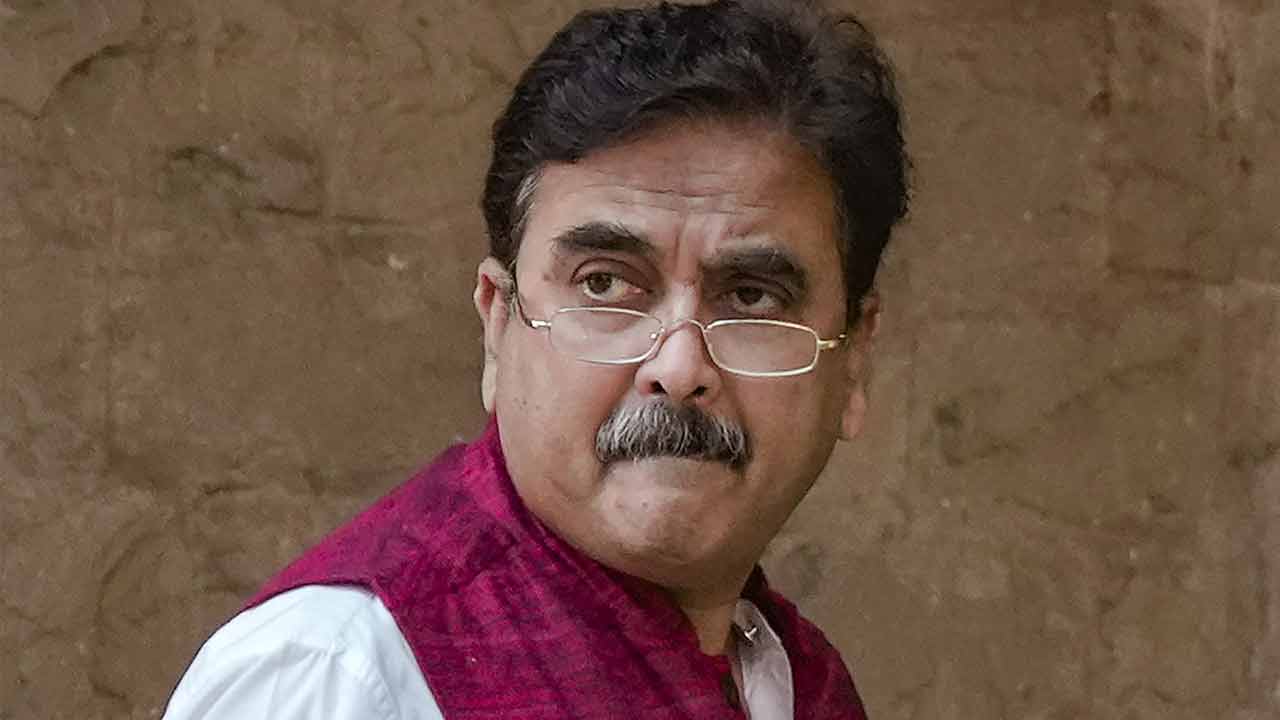 మమతపై అనుచిత వ్యాఖ్యలు.. అభిజిత్‌పై ఈసీ నిషేధం