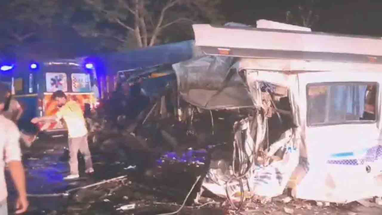 Road Accident | ఢిల్లీ – జ‌మ్మూ హైవేపై ఘోర రోడ్డు ప్ర‌మాదం.. ఏడుగురు మృతి