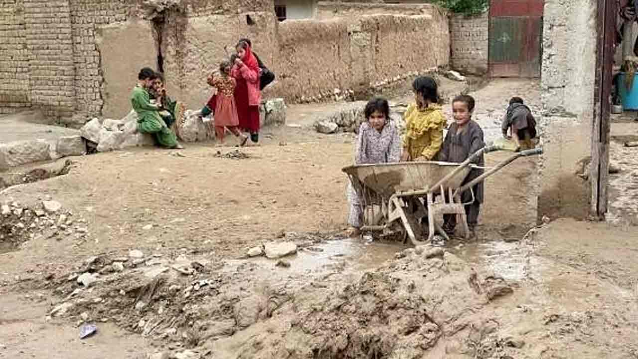 Afghanistan: భారీ వ‌ర్షాలు, వ‌ర‌ద‌ల వ‌ల్ల ఆఫ్ఘ‌నిస్తాన్‌లో 50 మంది మృతి