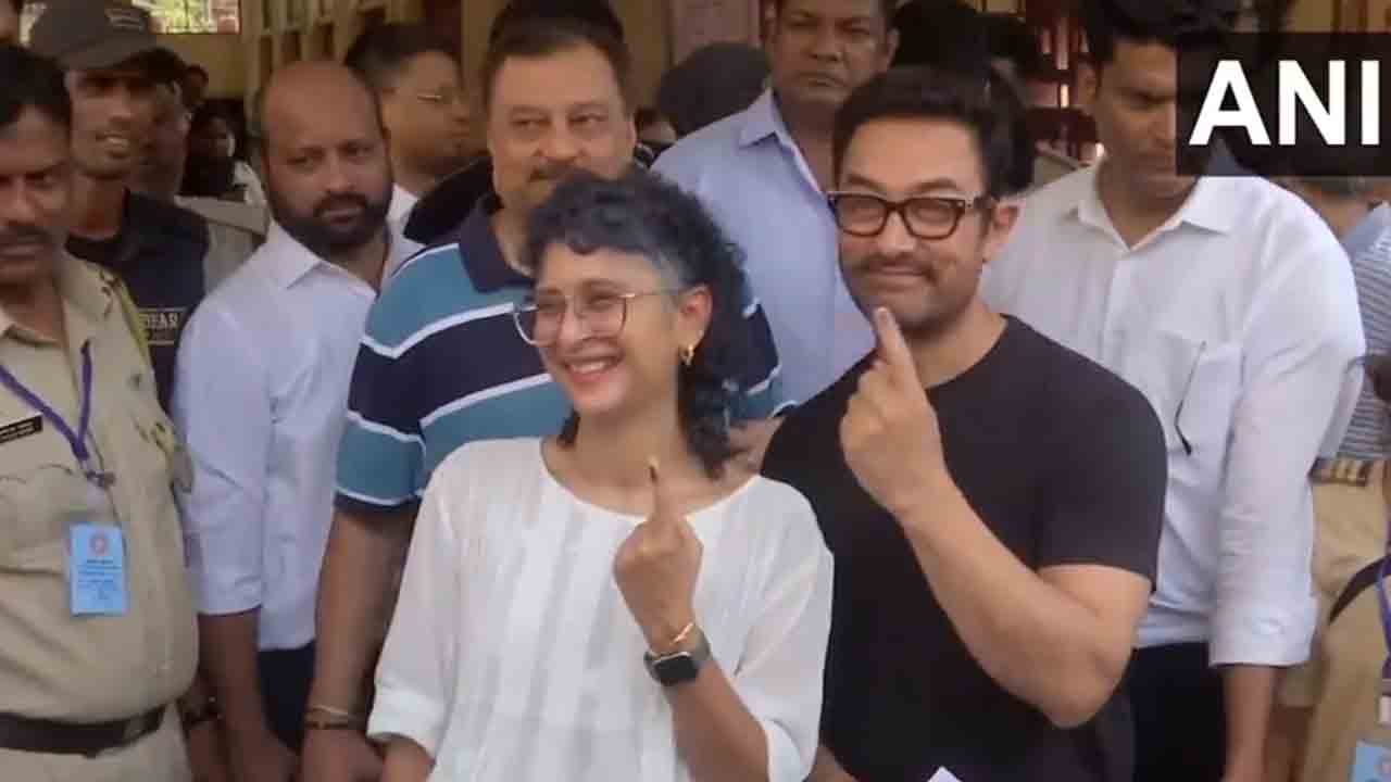 Loksabha Elections 2024 | మాజీ భార్యతో కలిసి ఓటు హ‌క్కు వినియోగించుకున్న అమీర్ ఖాన్